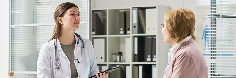Ärztin und Patientin beim Gespräch