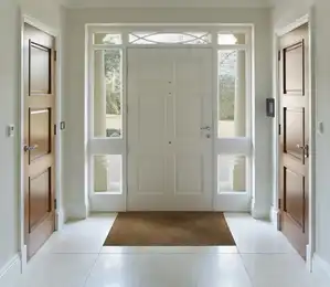 Holztüren in München mit Weißlacktüren und Holzoptiken