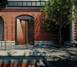 Design-Aluminiumhaustür an roter Backsteinfassade in München