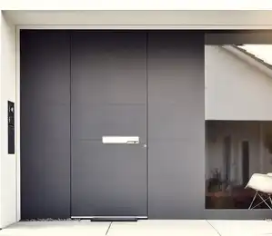 Moderne Aluminiumhaustür in München mit seitlichem Glaselement