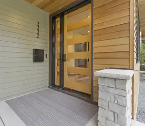 Zeitlos elegante Holztür für den Innenbereich in München