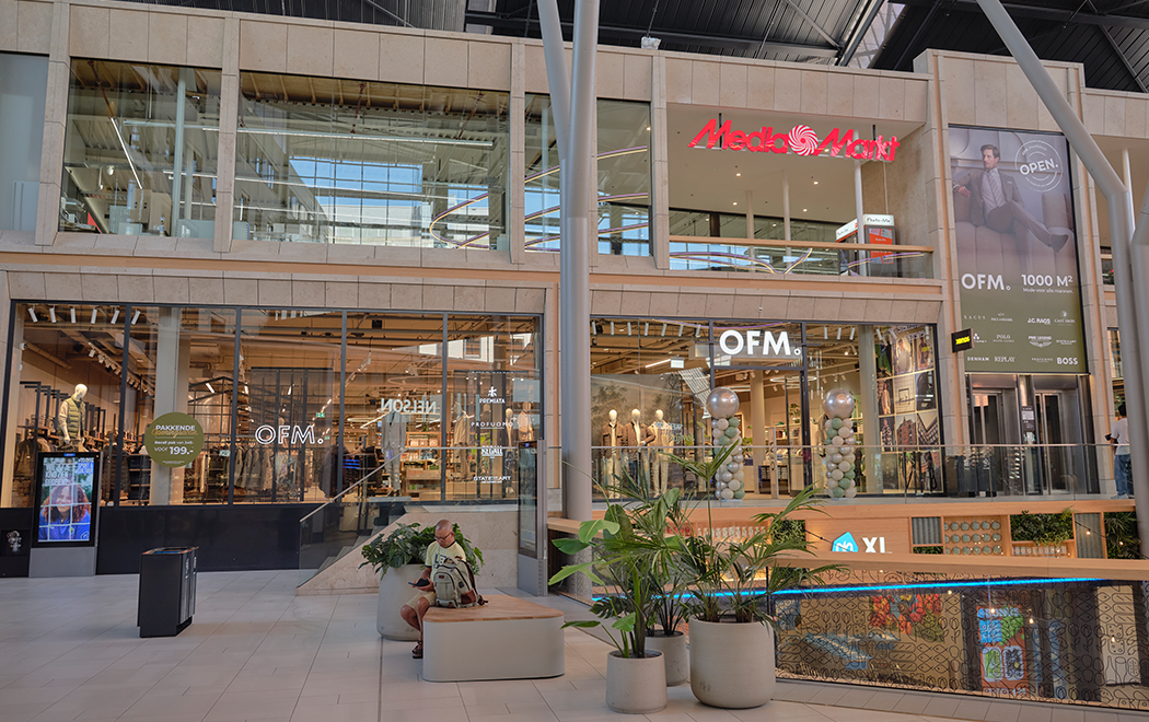 Pui van OFM. Hoofddorp. Winkel in Vier Meren winkelcentrum
