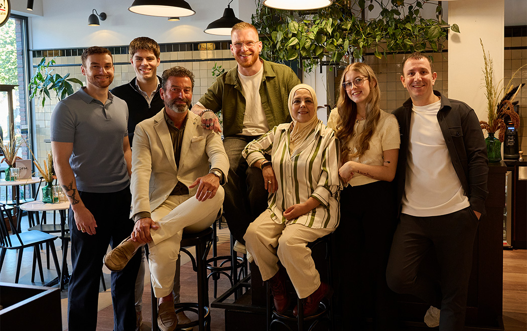 7 medewerkers van OFM. Reusel. Team van deze winkel