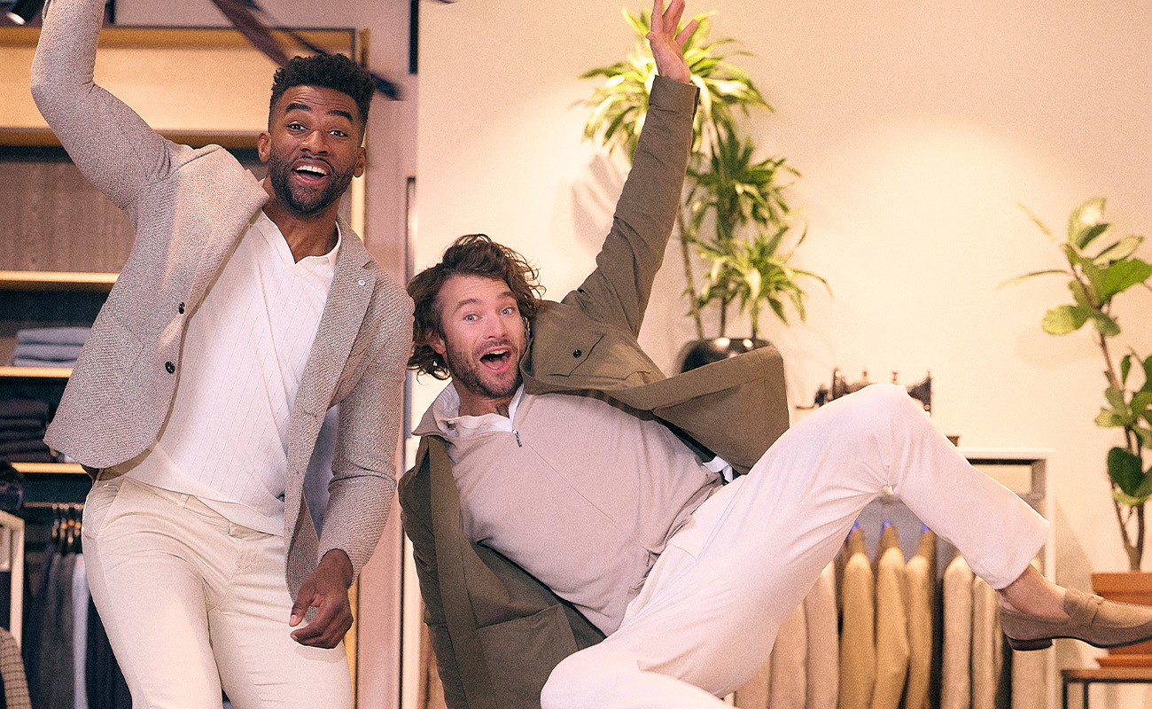 Modellen als bruiloftgasten, springend op de bank