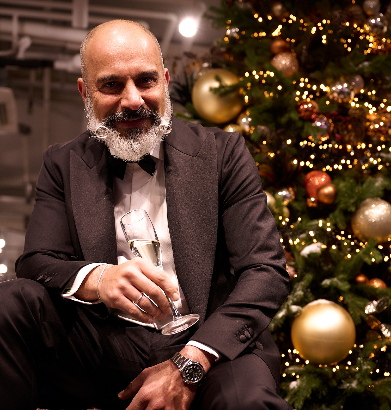 Afbeelding van een collega voor een kerstboom