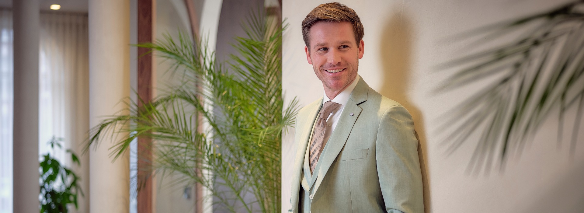 Man in groen Dutch Dandies pak