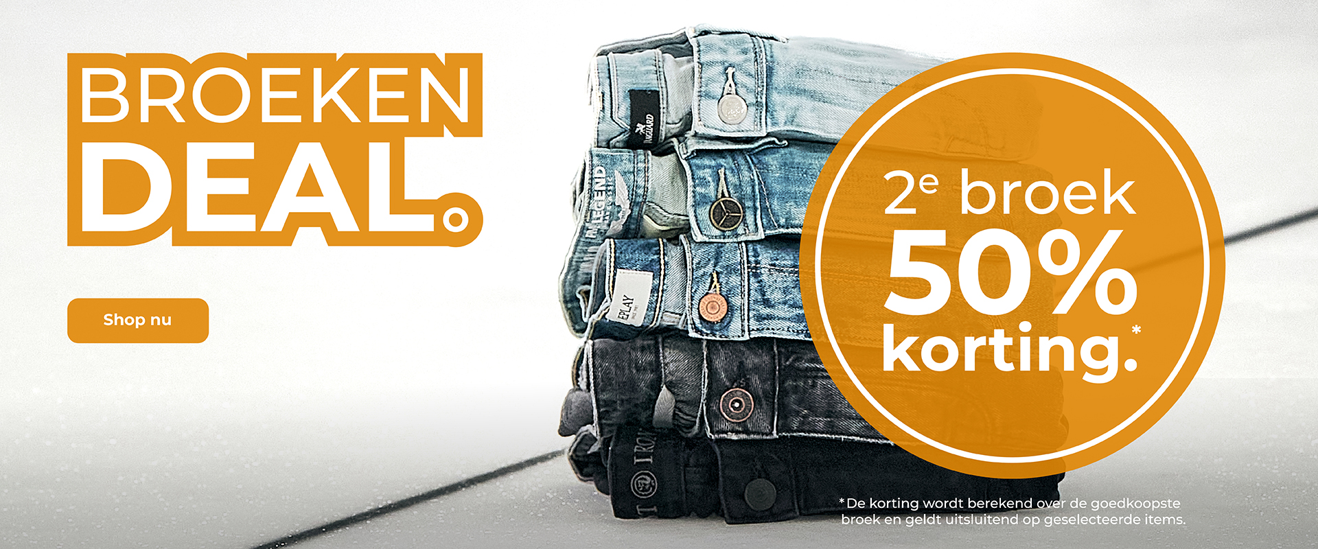 Stack of jeans with a promotion banner offering a 50% discount on the second item, accompanied by a "Shop nu" button.