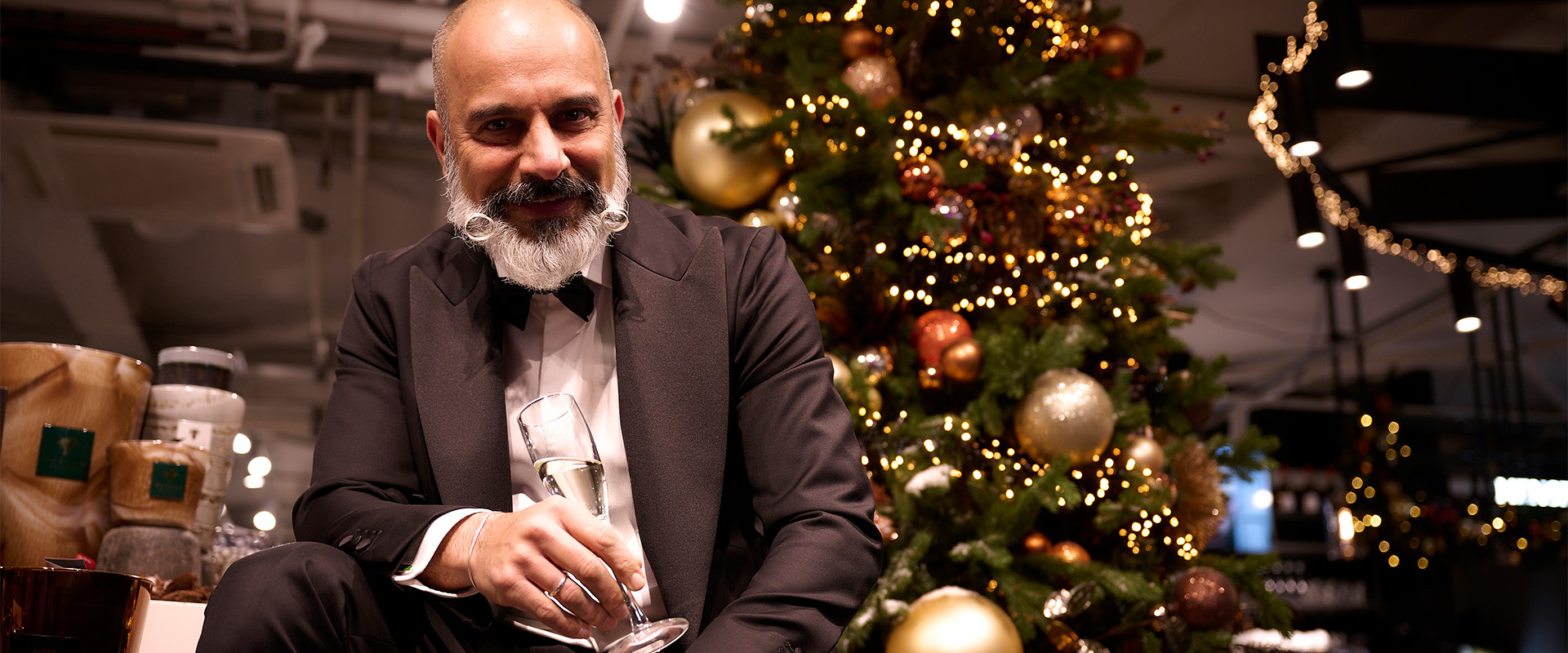 Afbeelding van een collega voor een kerstboom