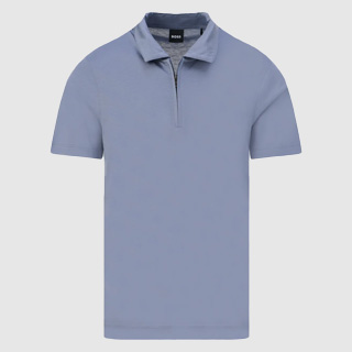 Close up van blauwe BOSS polo met rits