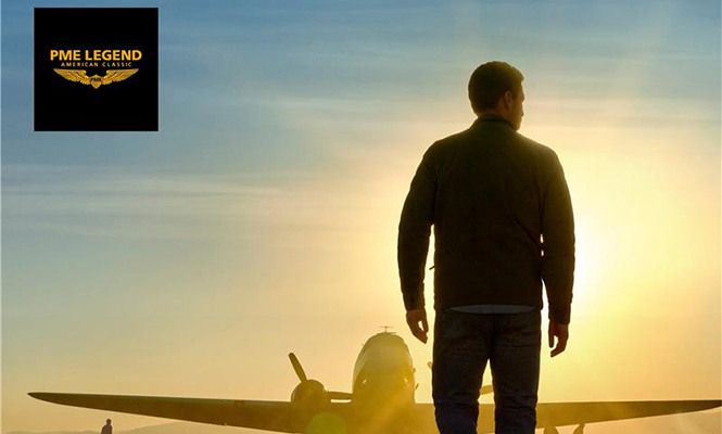 PME Legend. silhouet van model. Vliegtuig op achtergrond.