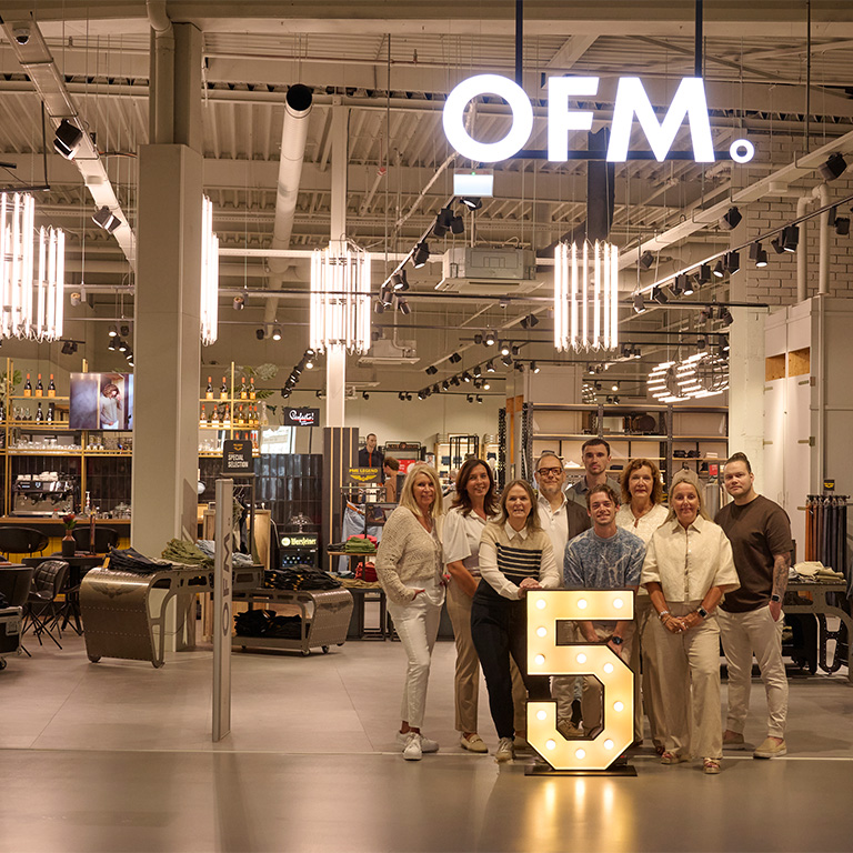 Winkel van OFM. beek met 5 jaar jubileum