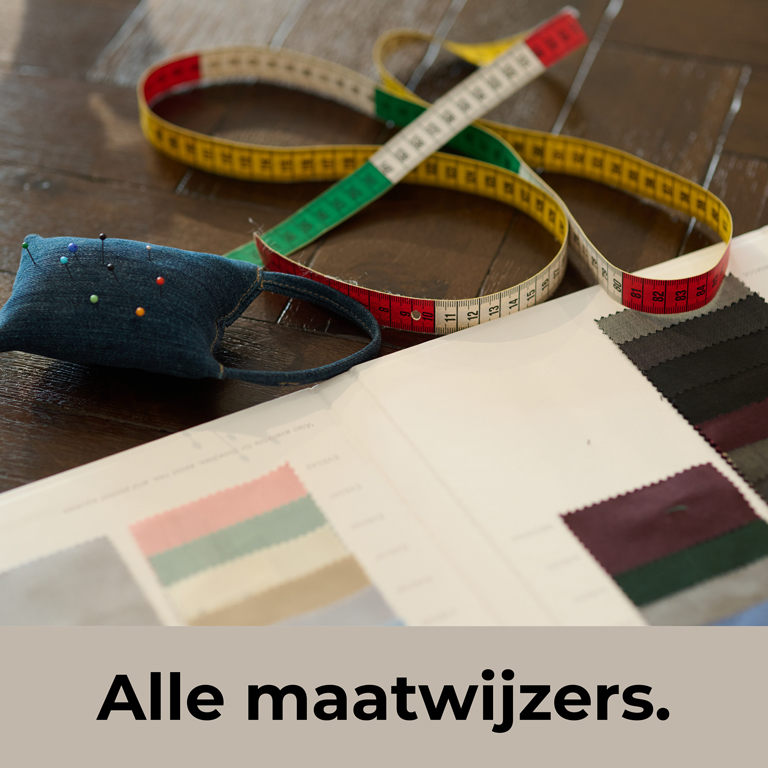 Afbeelding van stoffen en een meetlint op tafel