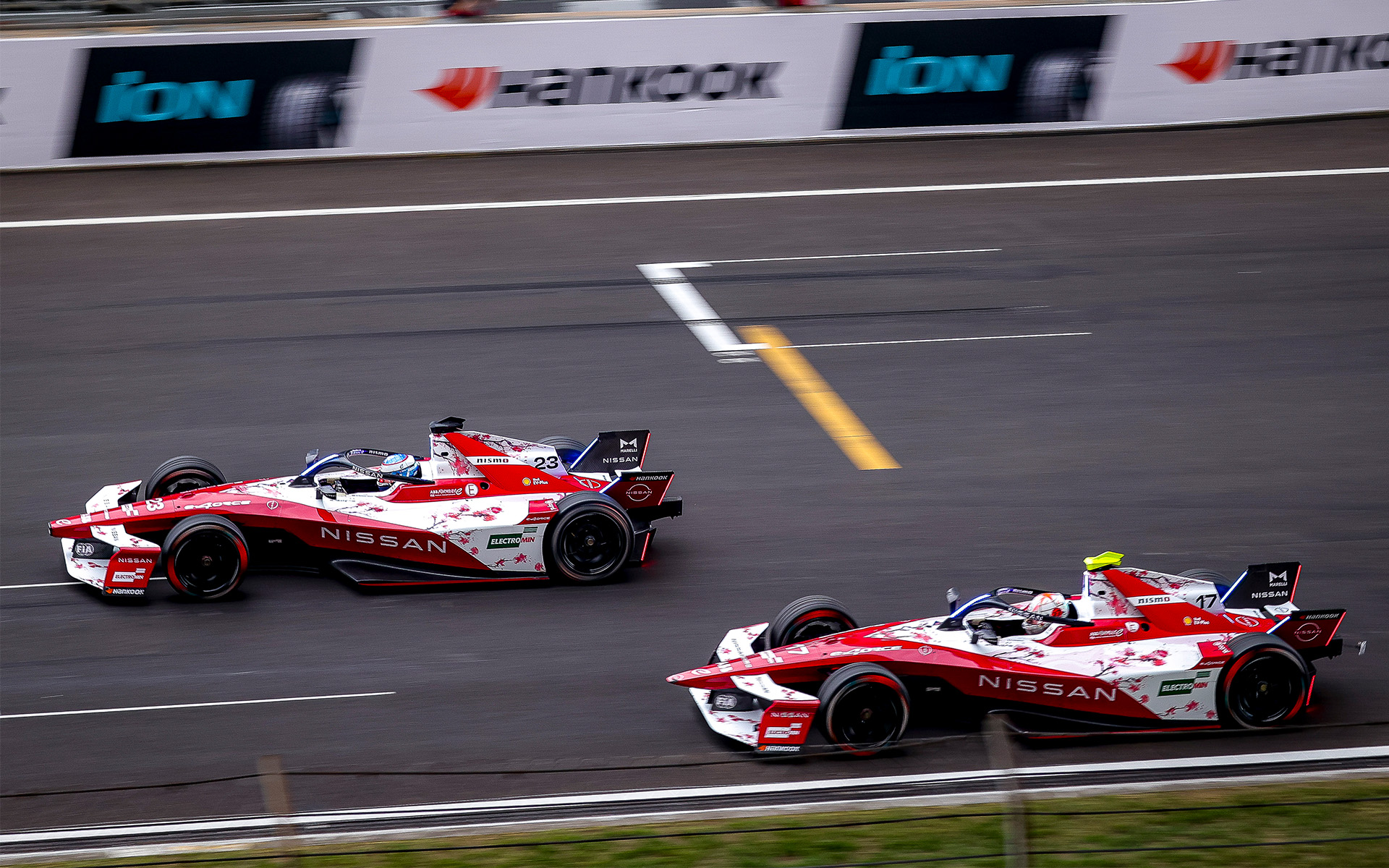 Side shot of Oliver Rowland and Norman Nato on track, racing down the pit straight