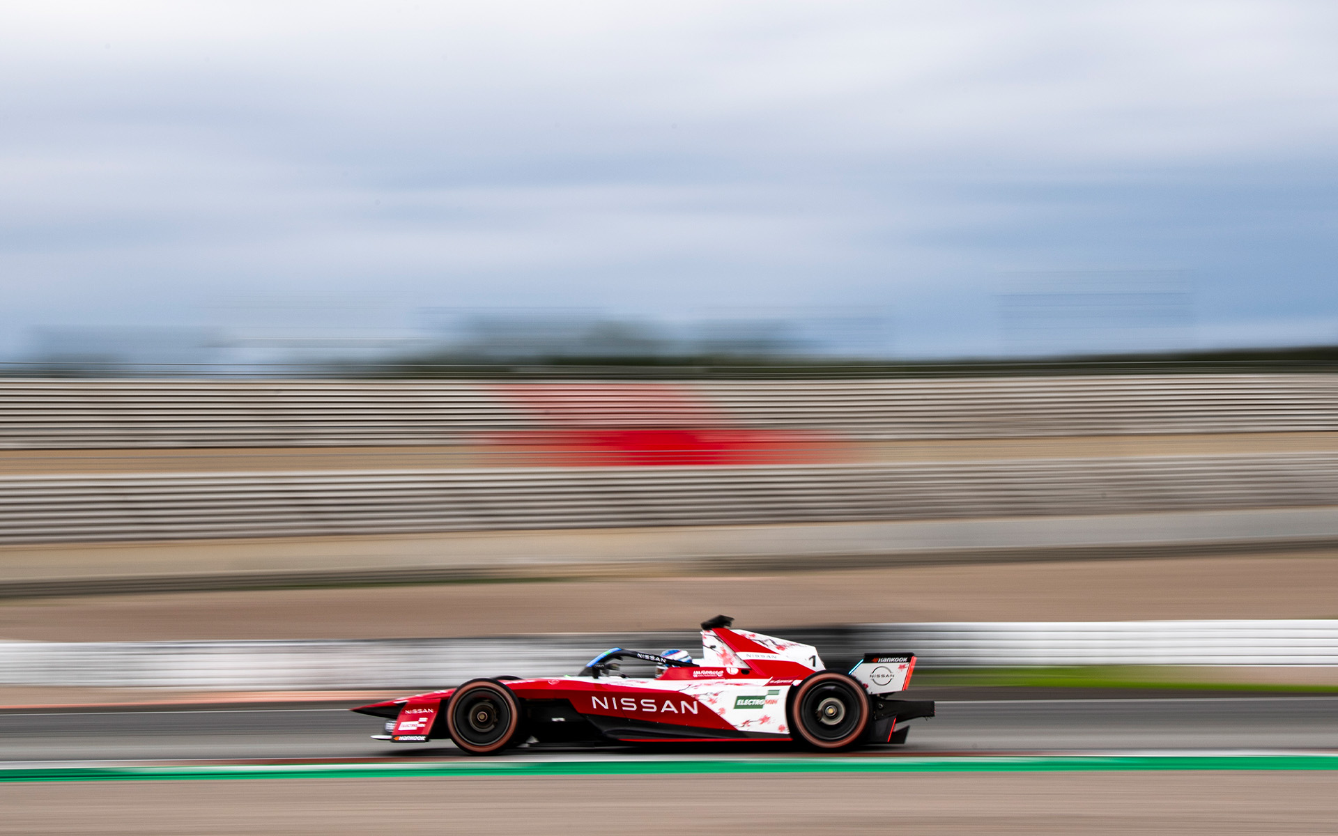 Oliver Rowland on track in Valencia in the #1 car