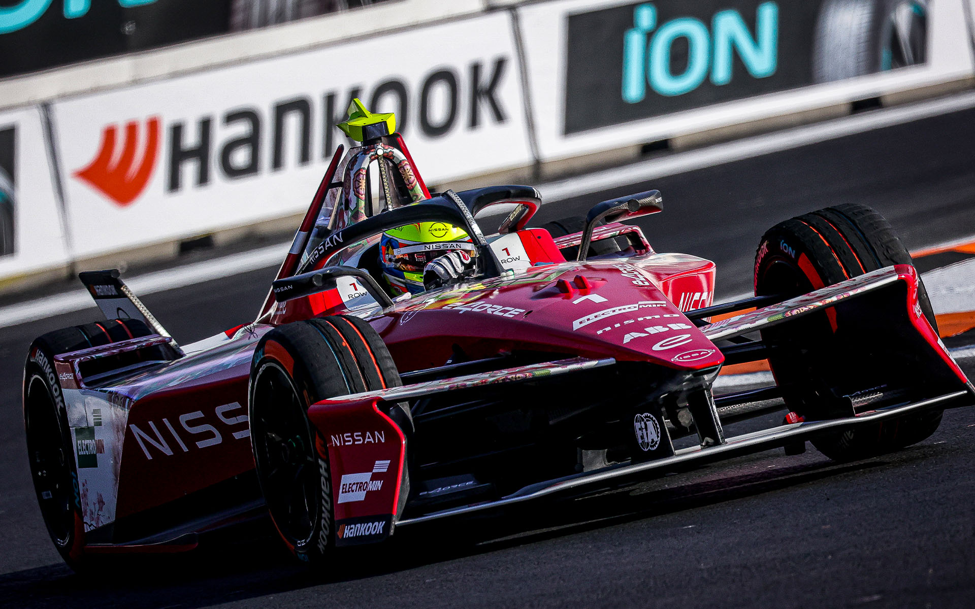 Oliver Rowland on track in Mexico City