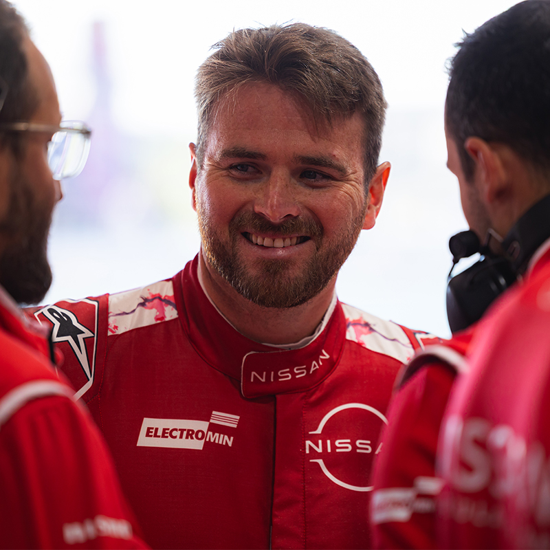 Oliver Rowland smiles with Nissan team staff