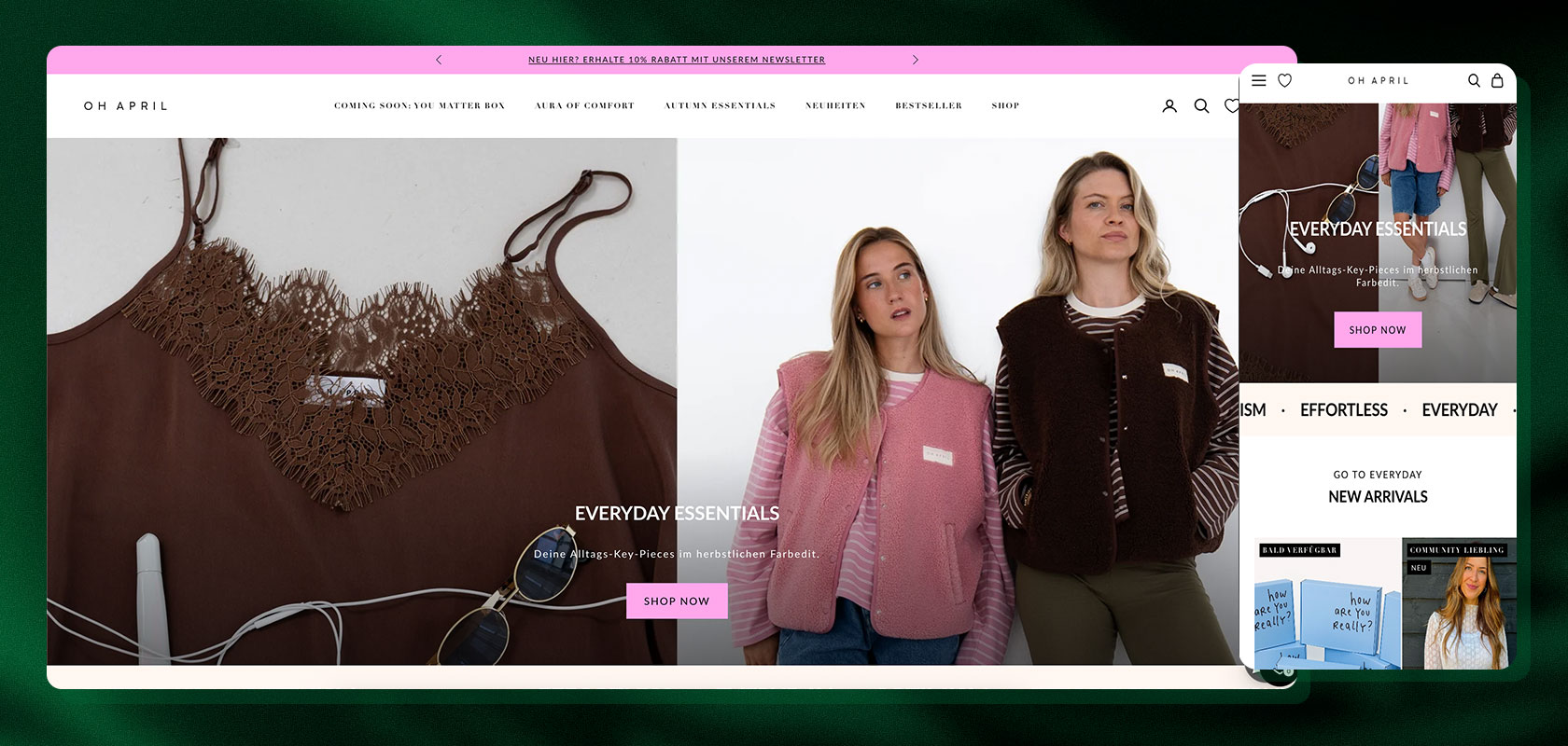 Mode-Website, auf der zwei Frauen in rosa und brauner Kleidung zu sehen sind, dazu ein braunes Spitzenoberteil, Kopfhörer und eine Sonnenbrille. Der Text lautet: „Everyday Essentials“.