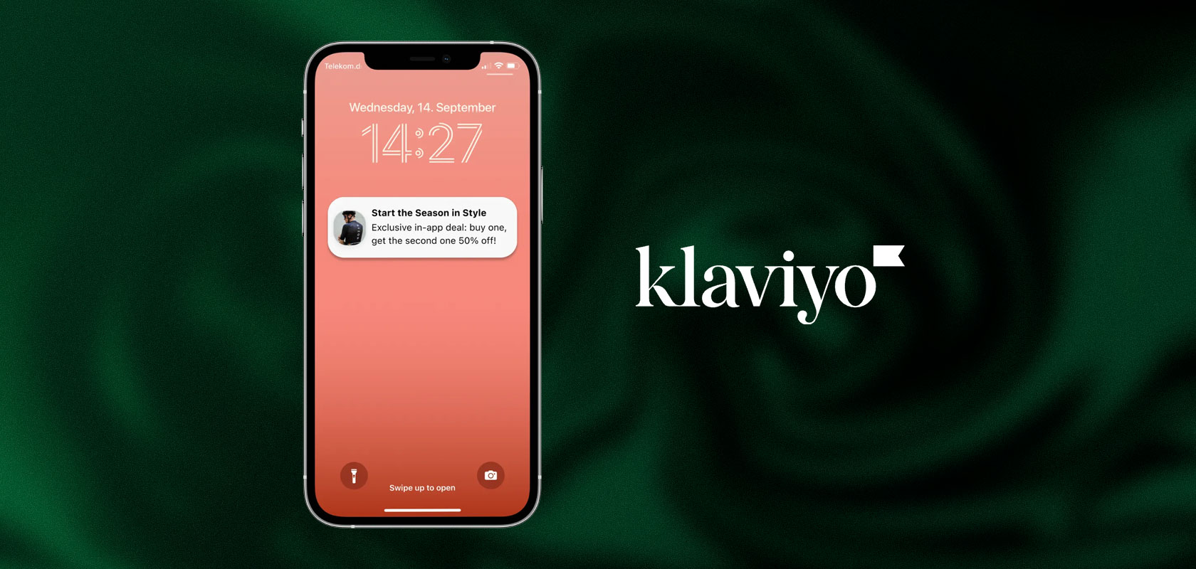 Smartphone-Benachrichtigung vor Klaviyo-Logo.