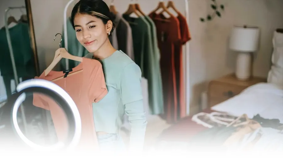 Social Selling: Whether B2B or B2C - How to address your potential customers in social media