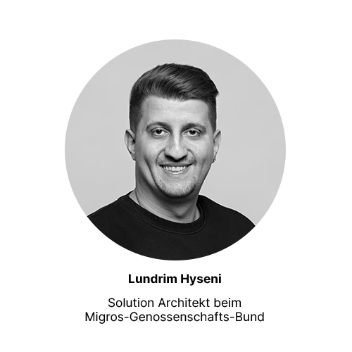 Ein lächelnder Mann mit kurzen Haaren und einem Spitzbart in einem runden Bildausschnitt. Text darunter: „Lundrim Hyseni, Solution Architect bei der Migros-Genossenschafts-Gesellschaft.“