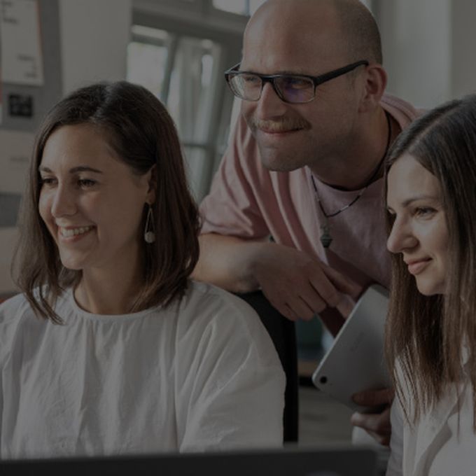 Mitarbeiter der Agentur arbeiten am UX/UI Design