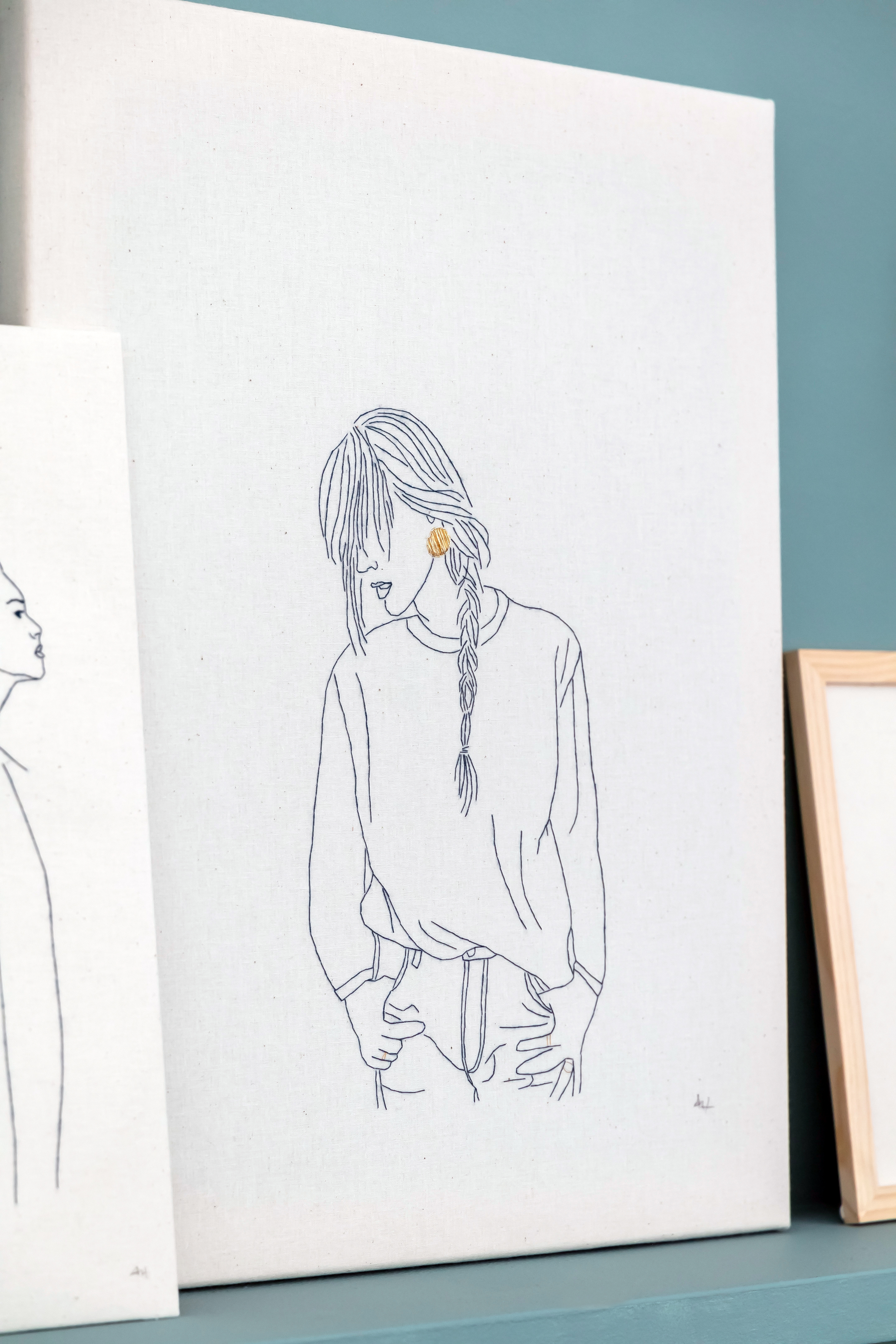 dessin_brode_la_tresse_et_la_boucle_doreille_aude_herrard copie | EMPREINTES Paris