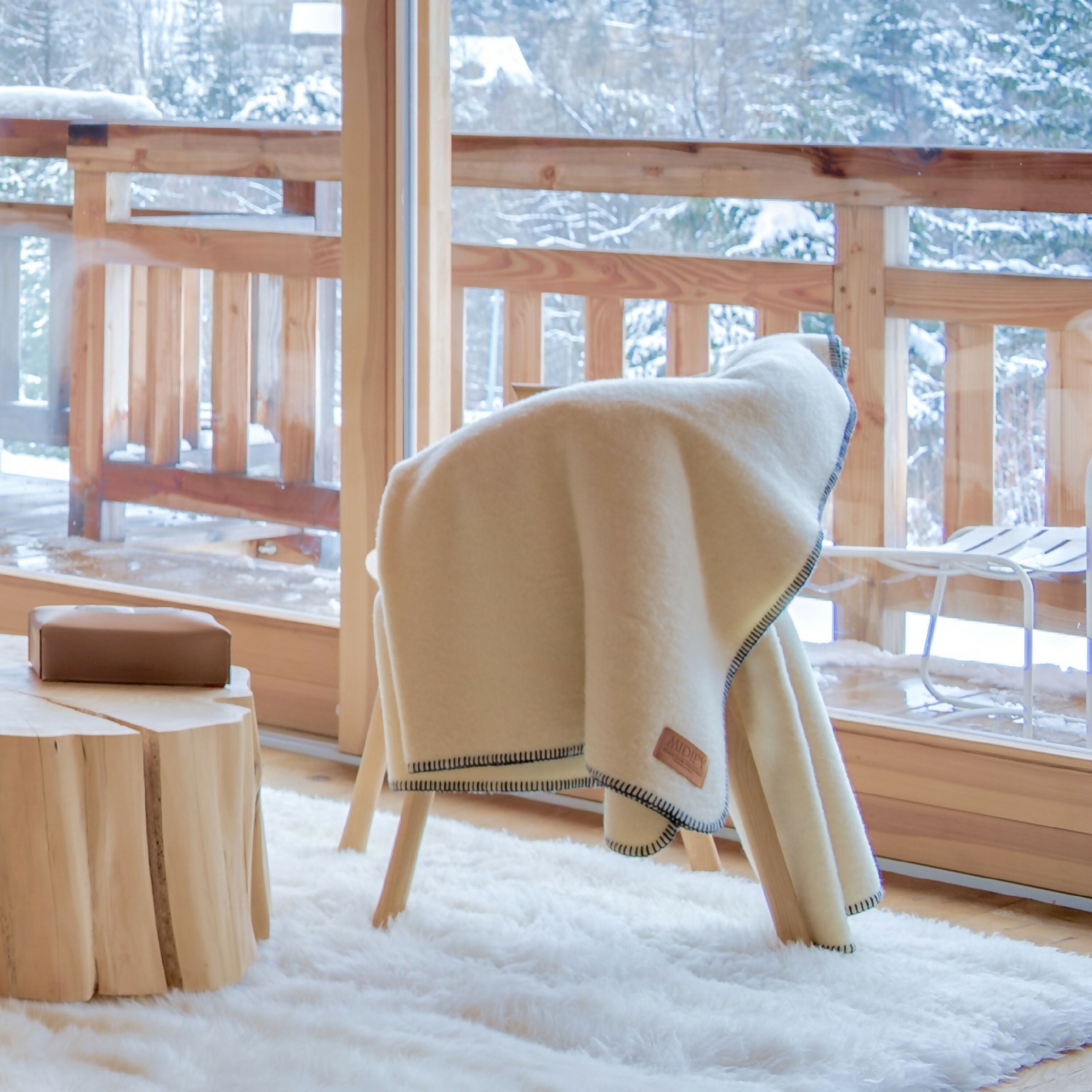 Plaid Haute Laine Naturelle Ivoire finition galon noir | EMPREINTES Paris