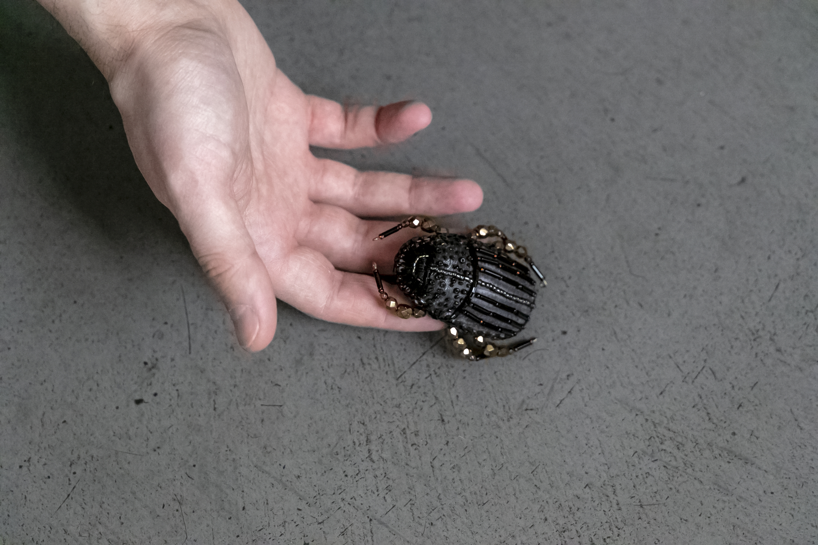 broche_scarabee_noir_et_or_agathe_you copie | EMPREINTES Paris