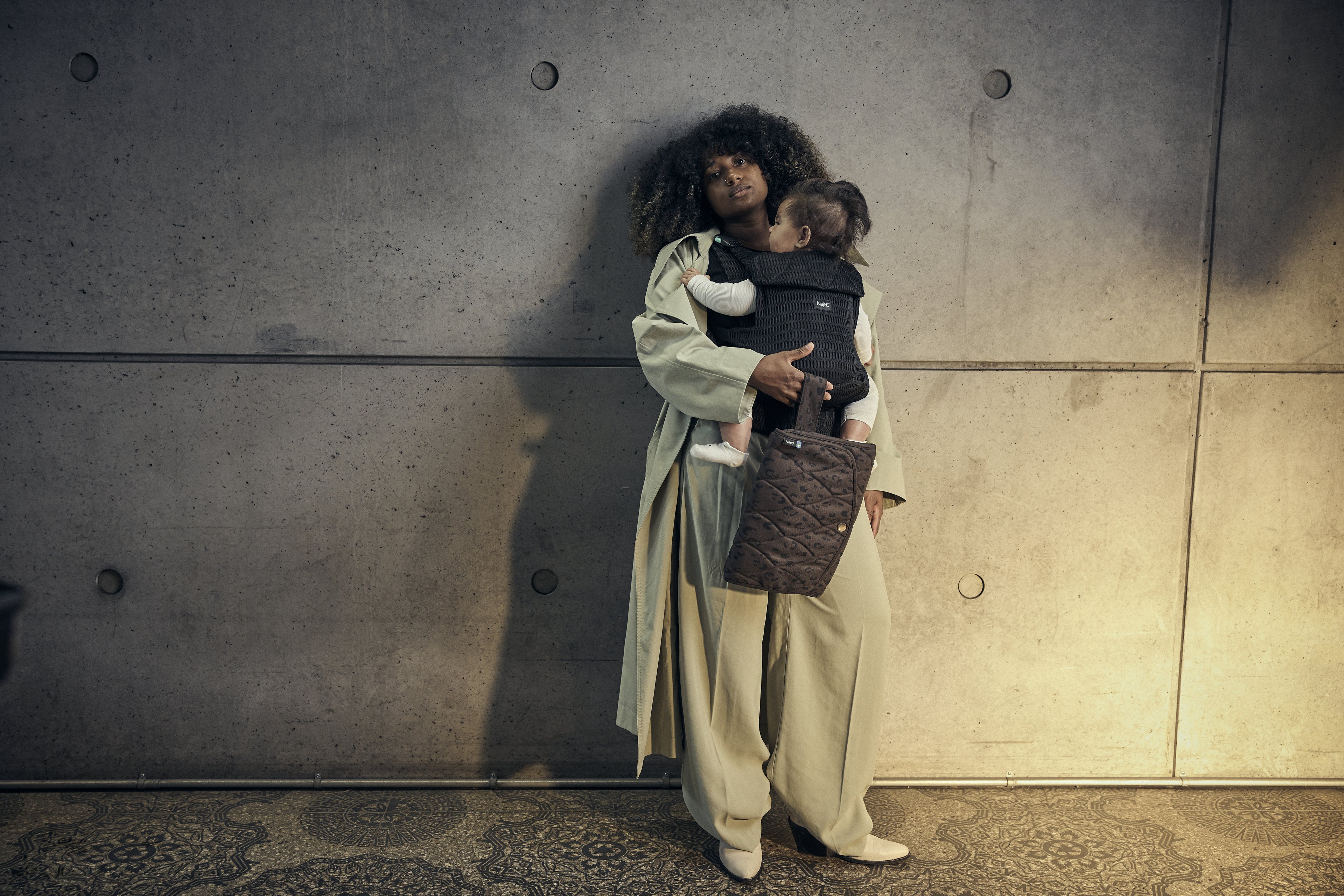 Cold outside? How to keep your baby warm in a baby carrier