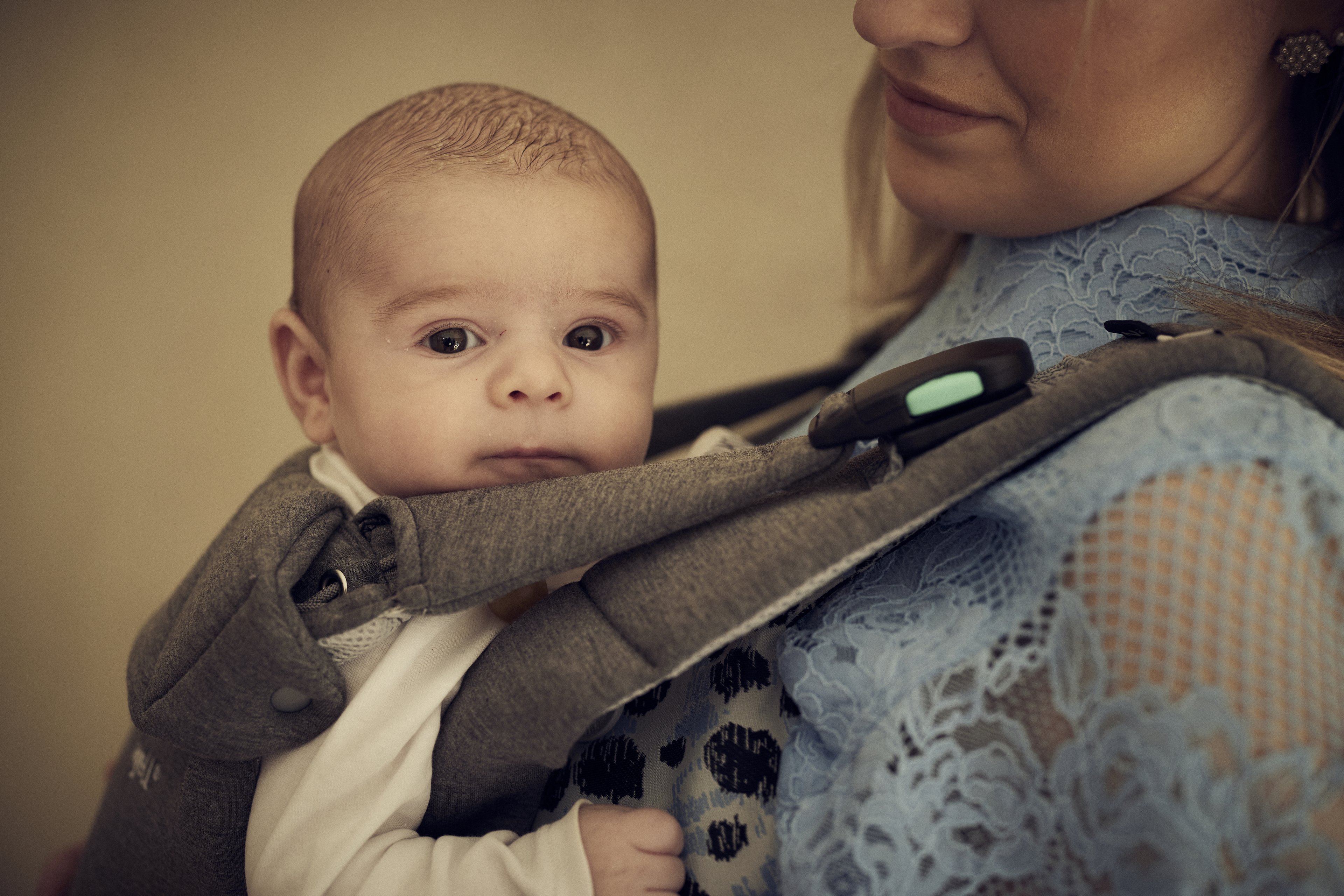 Baby wearing for newbies (and newborns)