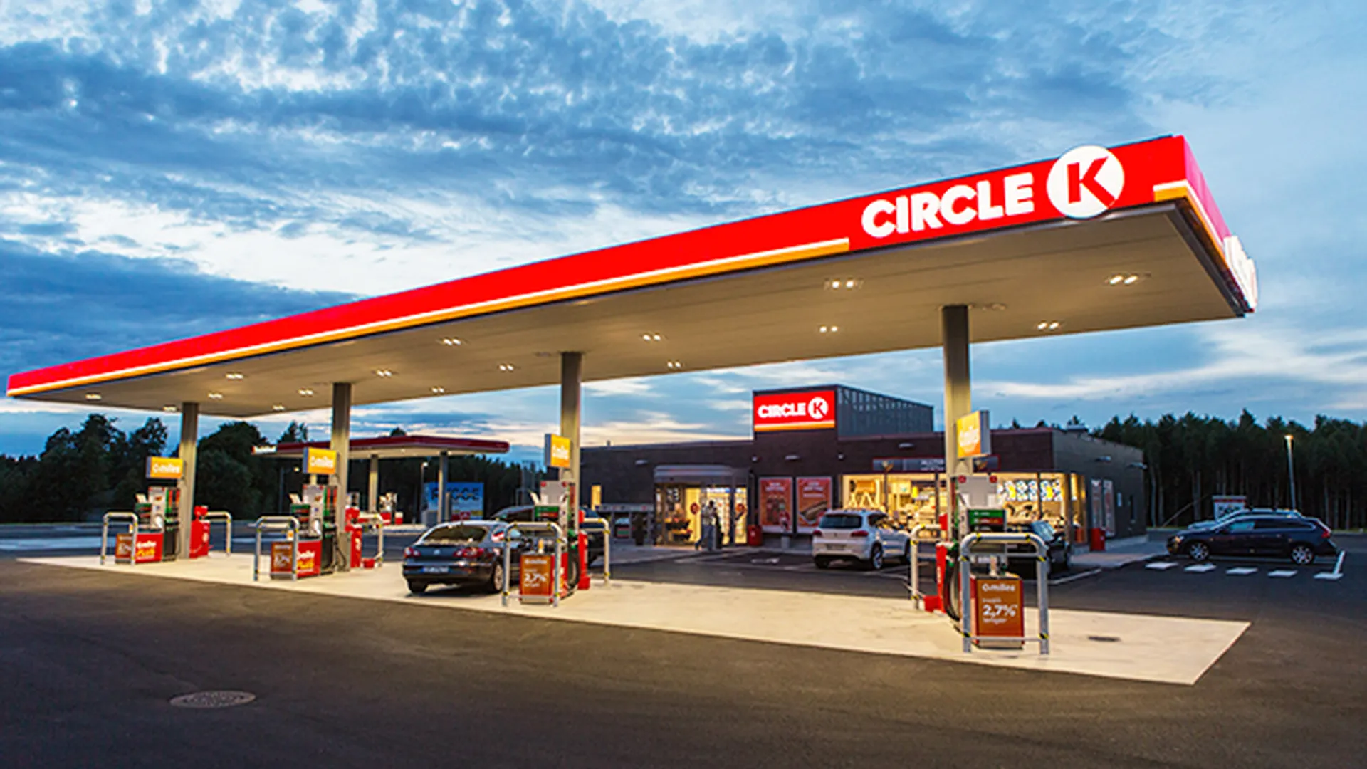 Lad på Circle K med Elton