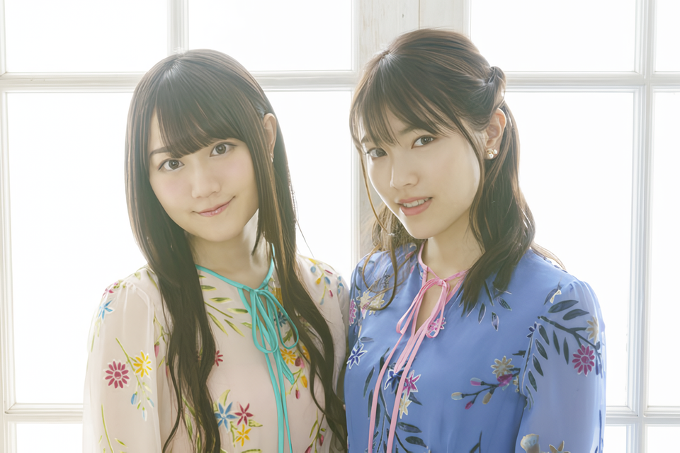 Yui Ogura dan Kaori Ishihara sebagai unit YuiKaori - foto resmi untuk acara spesial