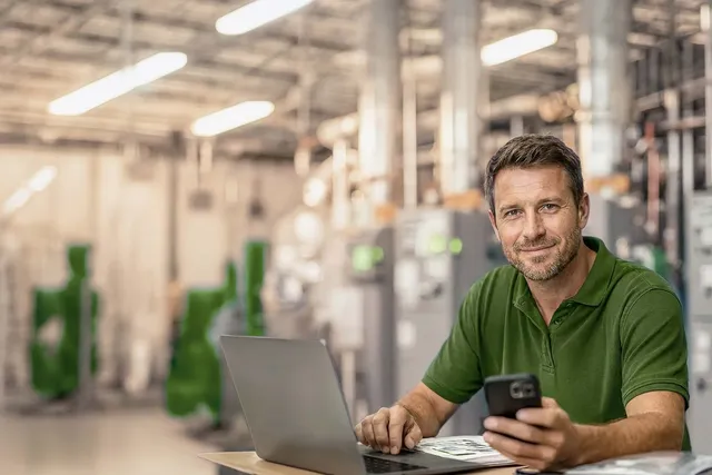 Key visual of a Service employee