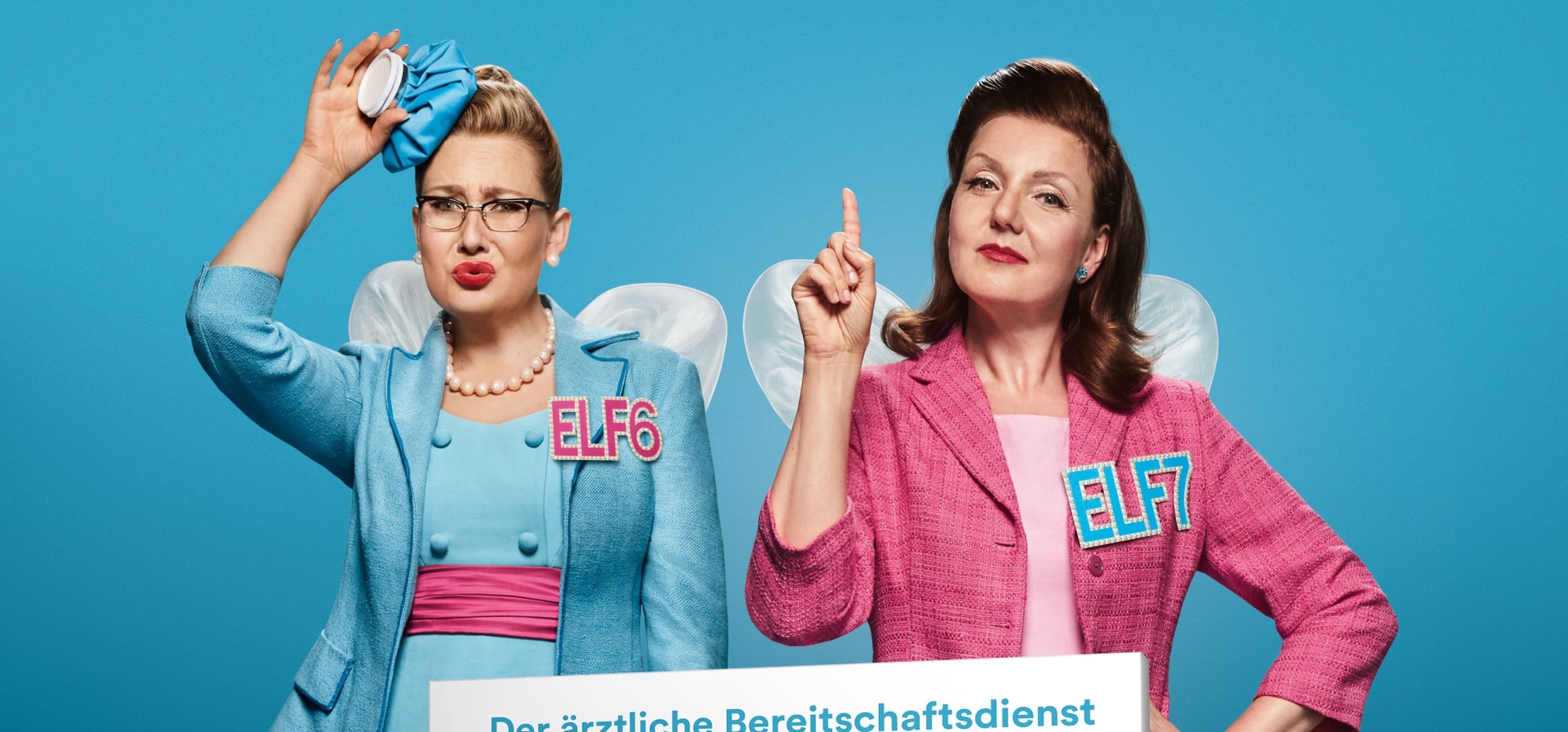 Zwei Frauen als Feen verkleidet: ein streckt den Zeigefinder, die andere hält sich einen Eisbeutel an den Kopf. Darunter die Telefonnummer 116117.