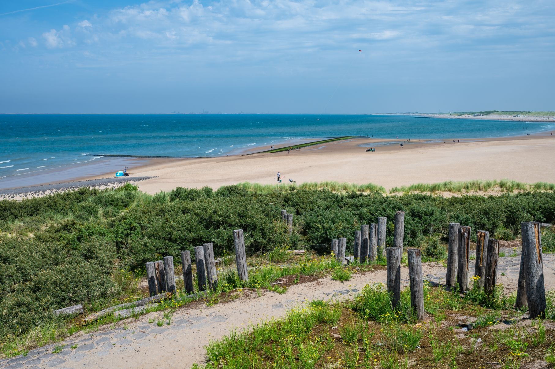 Zandlooppad richting strand in Cadzand