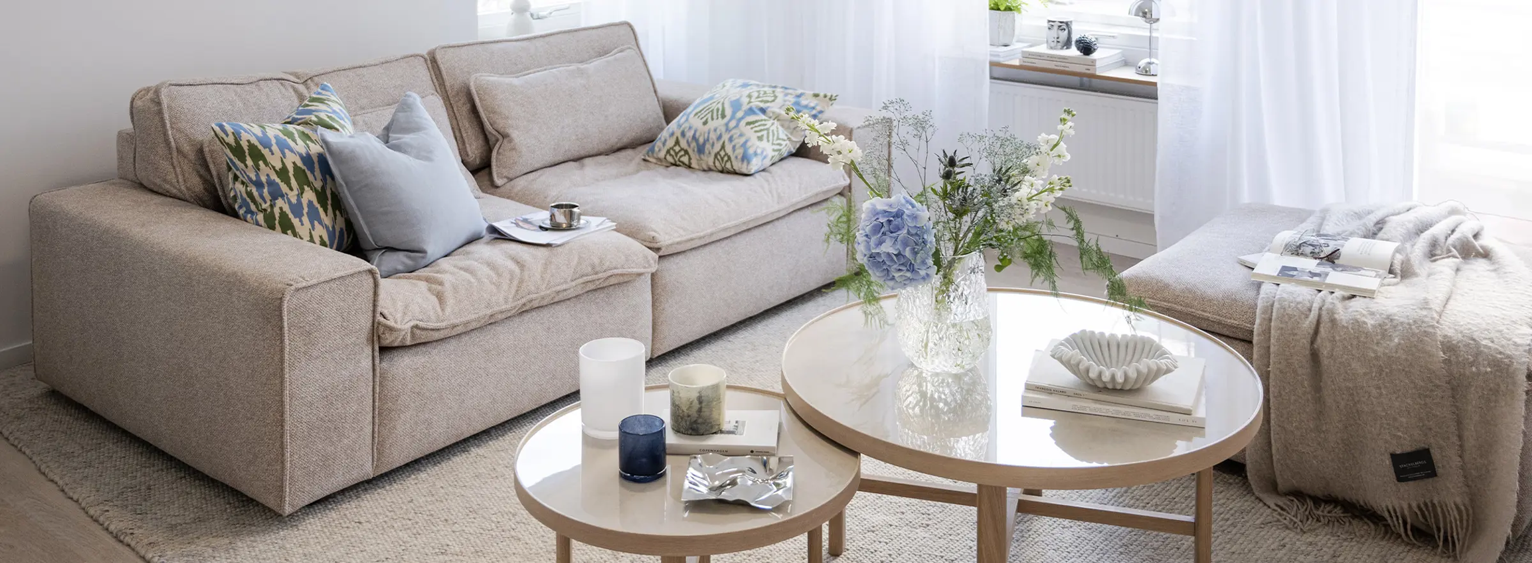 Hele diivan diivanilaudadega