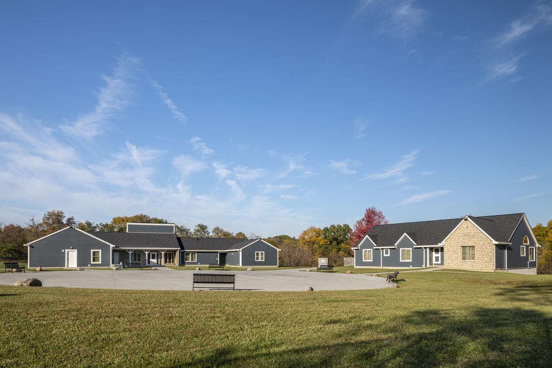 https://a.storyblok.com/f/181806/6720x4480/f188d47fc4/burlington-cottages-1.jpg