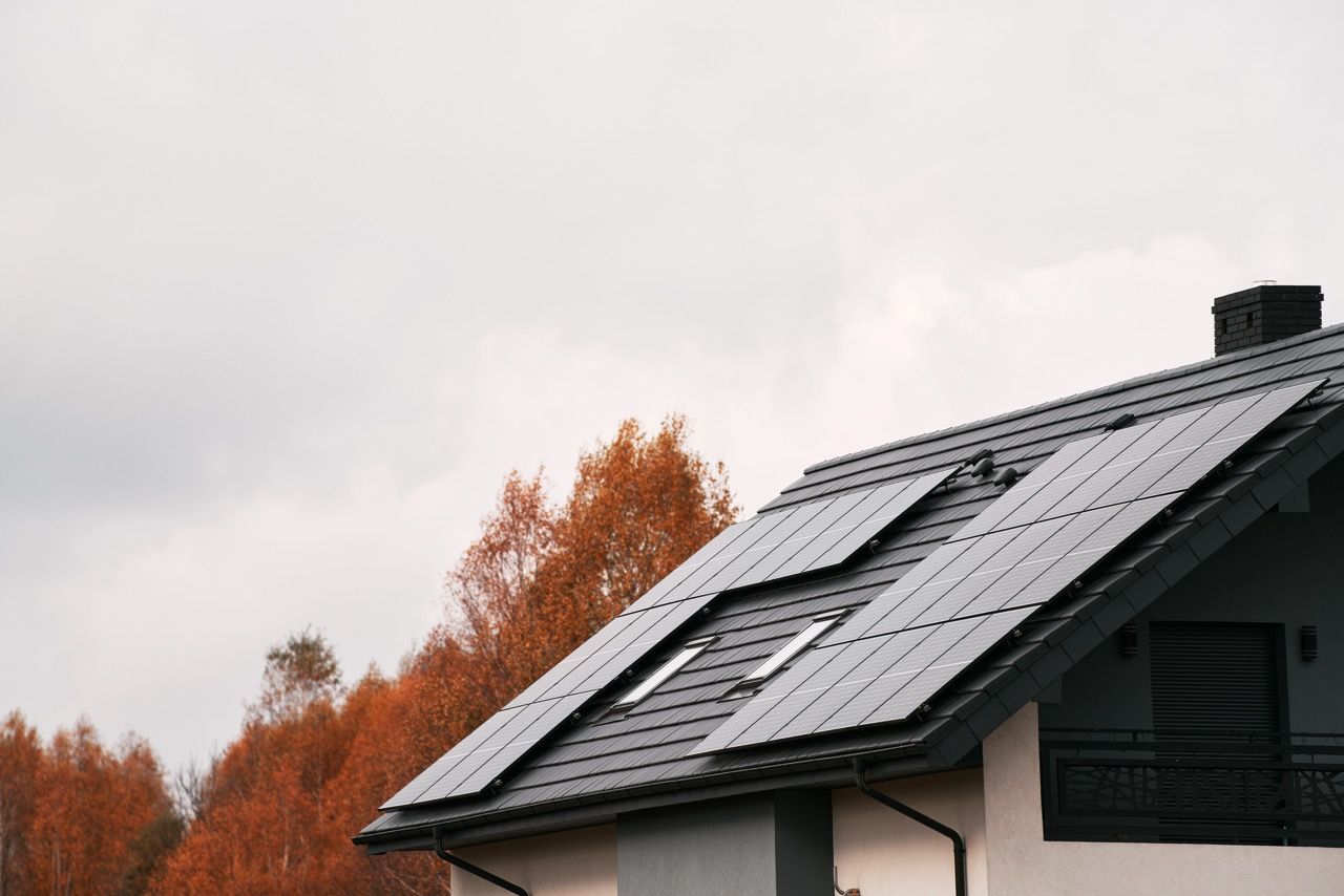 Solceller på olika taktyper – så fungerar montaget