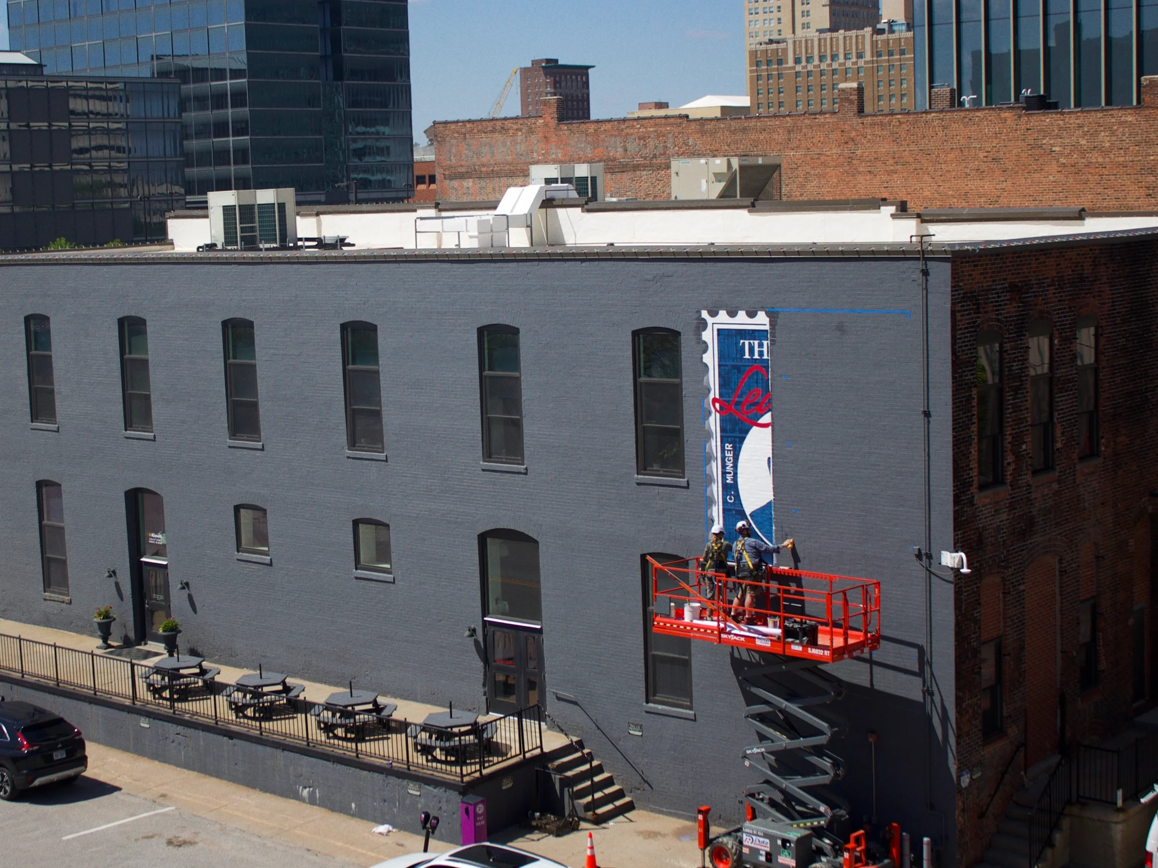 Quartr_Charlie_Munger_Mural_Photo1_webp