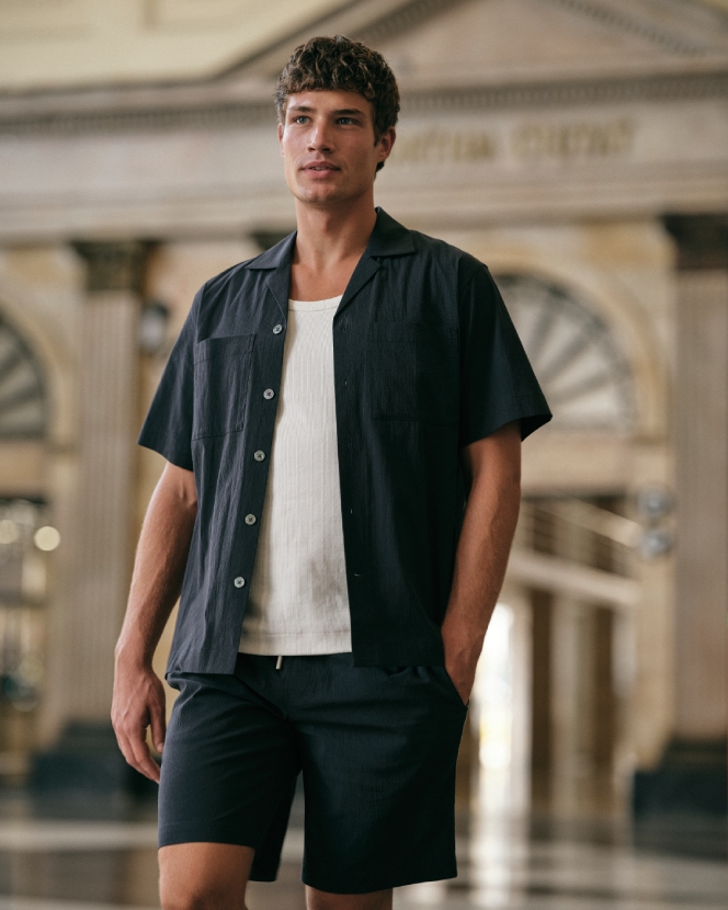 J.C. RAGS SS26 Collectie. Model met outfit