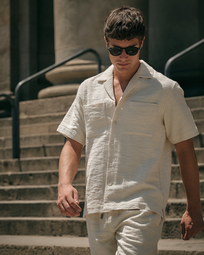 J.C. RAGS SS26 Collectie. Model met outfit