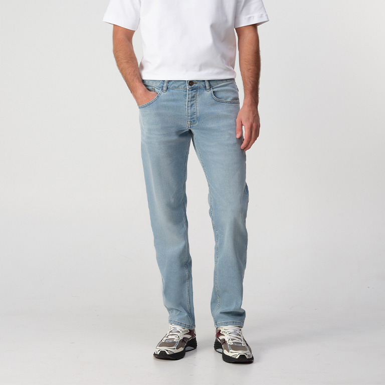 J.C. RAGS SS26 Collectie. Model met outfit