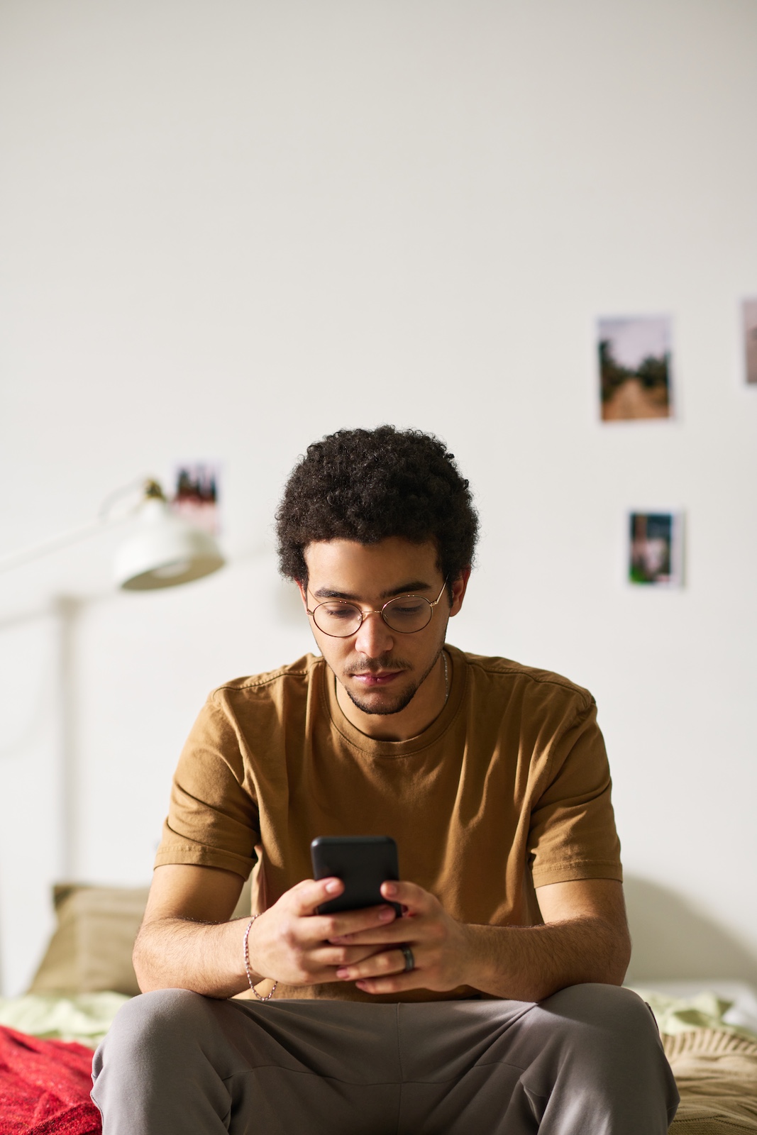 Intime Szene symbolisch für Nähe und Verantwortung bei sexueller Gesundheit