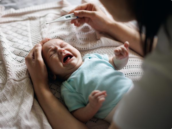 Fiebermessung bei einem schreienden Baby
