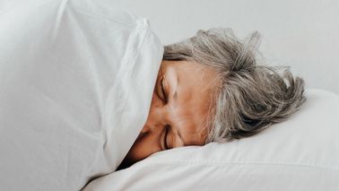 Ältere Frau beim Schlafen