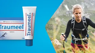 Frau, die wandert mit Traumeel-Produktdarstellung