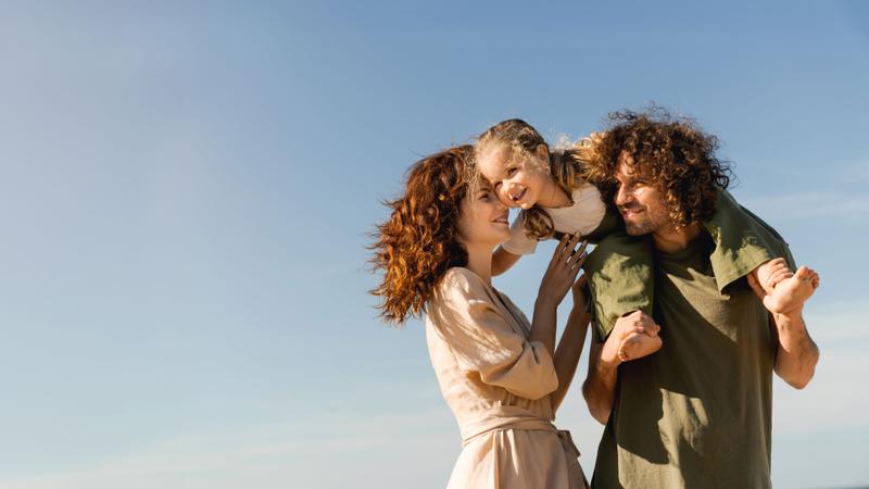 Junge Familie mit Kind