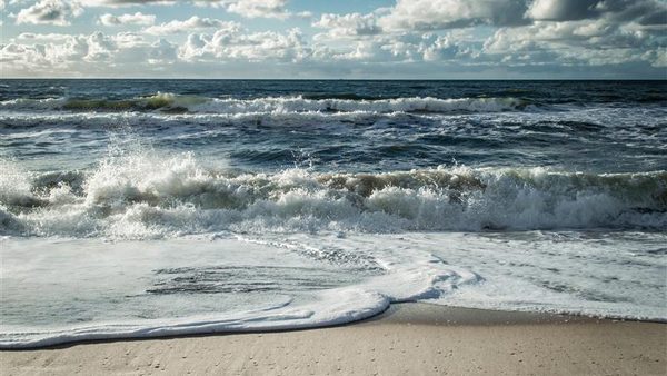 Entspannendes Meeresrauschen hilft beim Einschlafen.