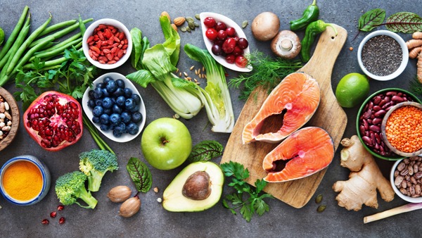 Obst, Gemüse und Fisch für eine abwechslungsreiche Ernährung