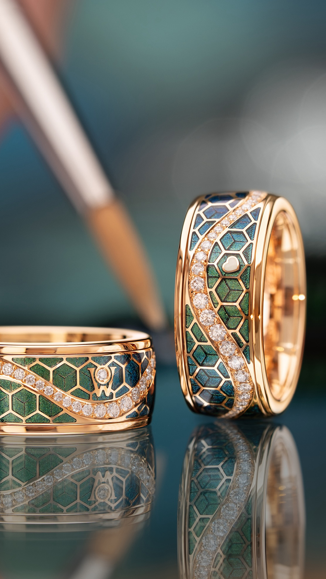 SHIMMERING WAVES ring.